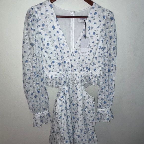 NWT Revolve x  One33 Social White Long sleeve Floral Dress Size : 8 - Picture 7 of 8
